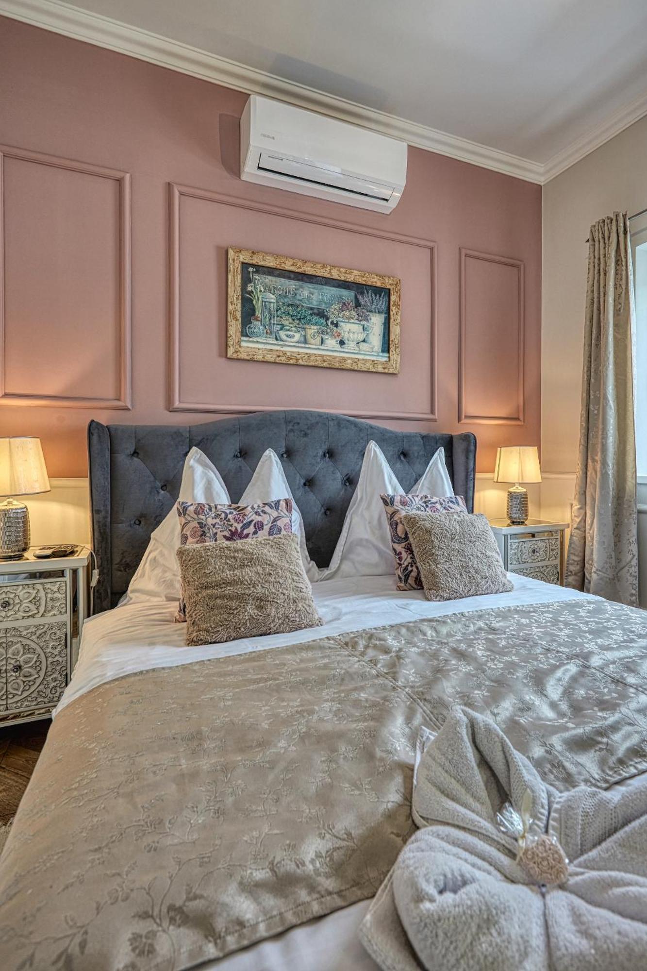 The Doors Boutique Apartments Mosonmagyaróvár 外观 照片